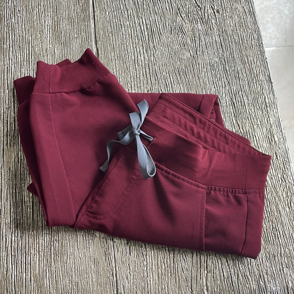 Figs Scrub pants ❤️ Burgundy